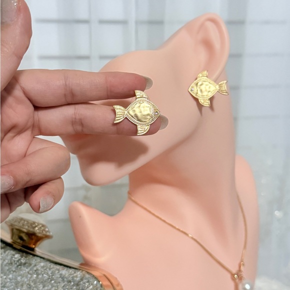 Gold Fish-Shaped Earrings - Picture 6 of 9
